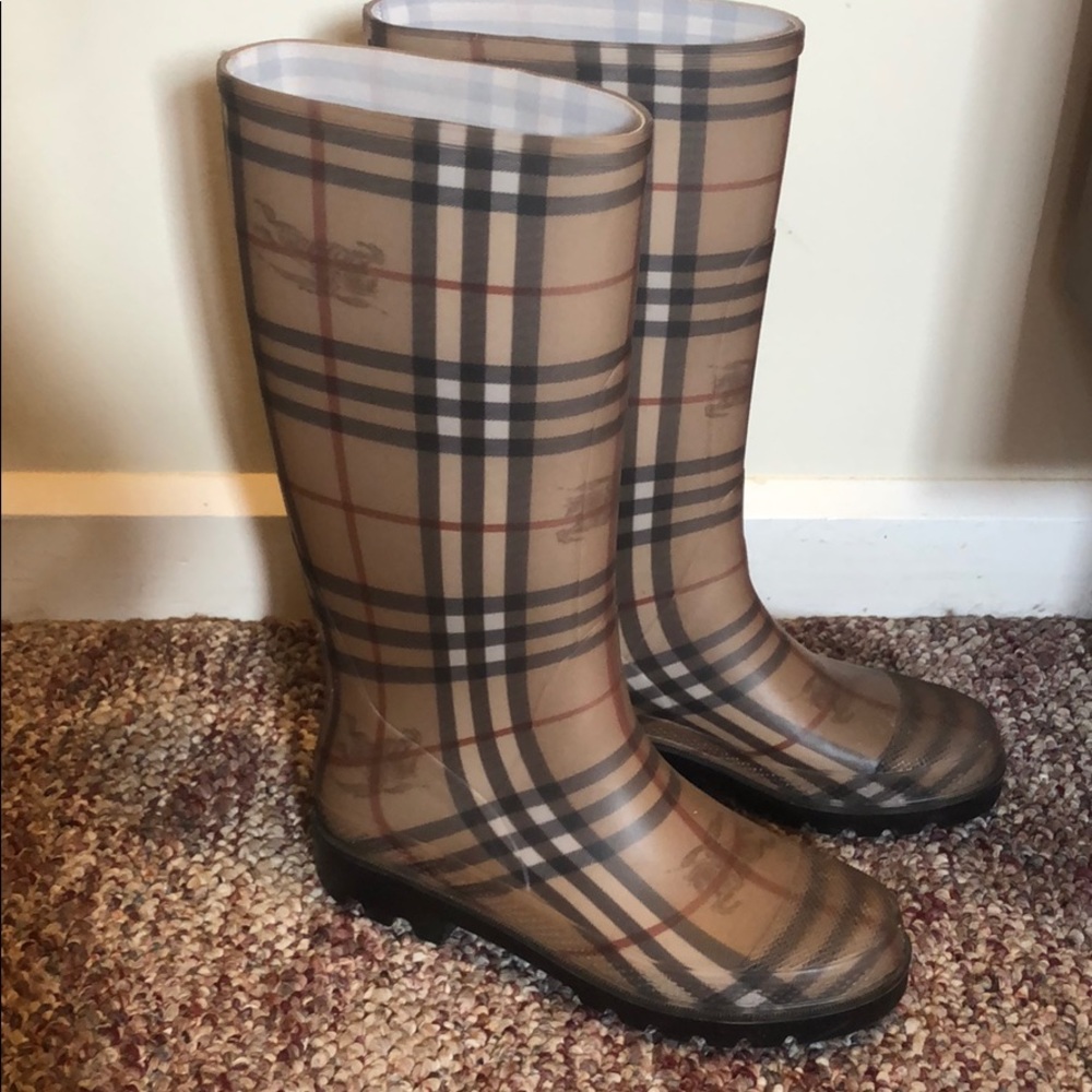 Brand new Burberry Rain boots - Picture 1 of 2